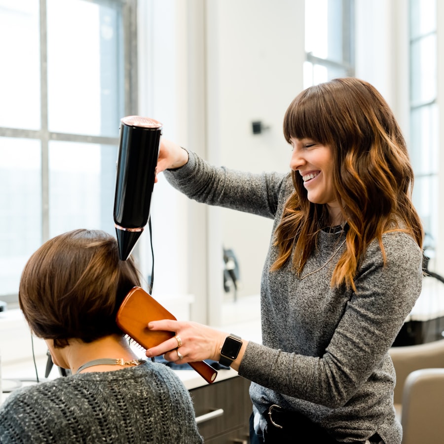 Coupe et brushing réalisés au salon